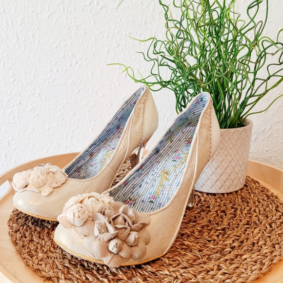 Irregular Choice Cream & Gold Shoes Size 40 - Picture 5 of 5